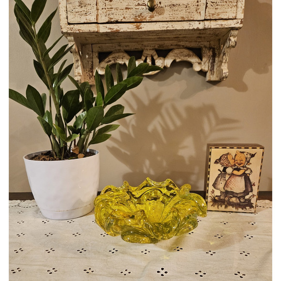 Murano Double-Ruffle Controlled Bubble Yellow Candy Dish (8") - Picture 2 of 10